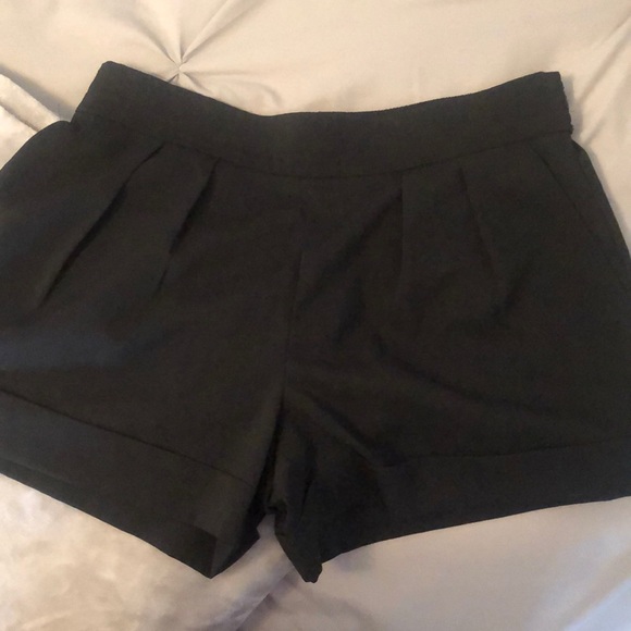 BLACK SHORTS - Picture 1 of 3